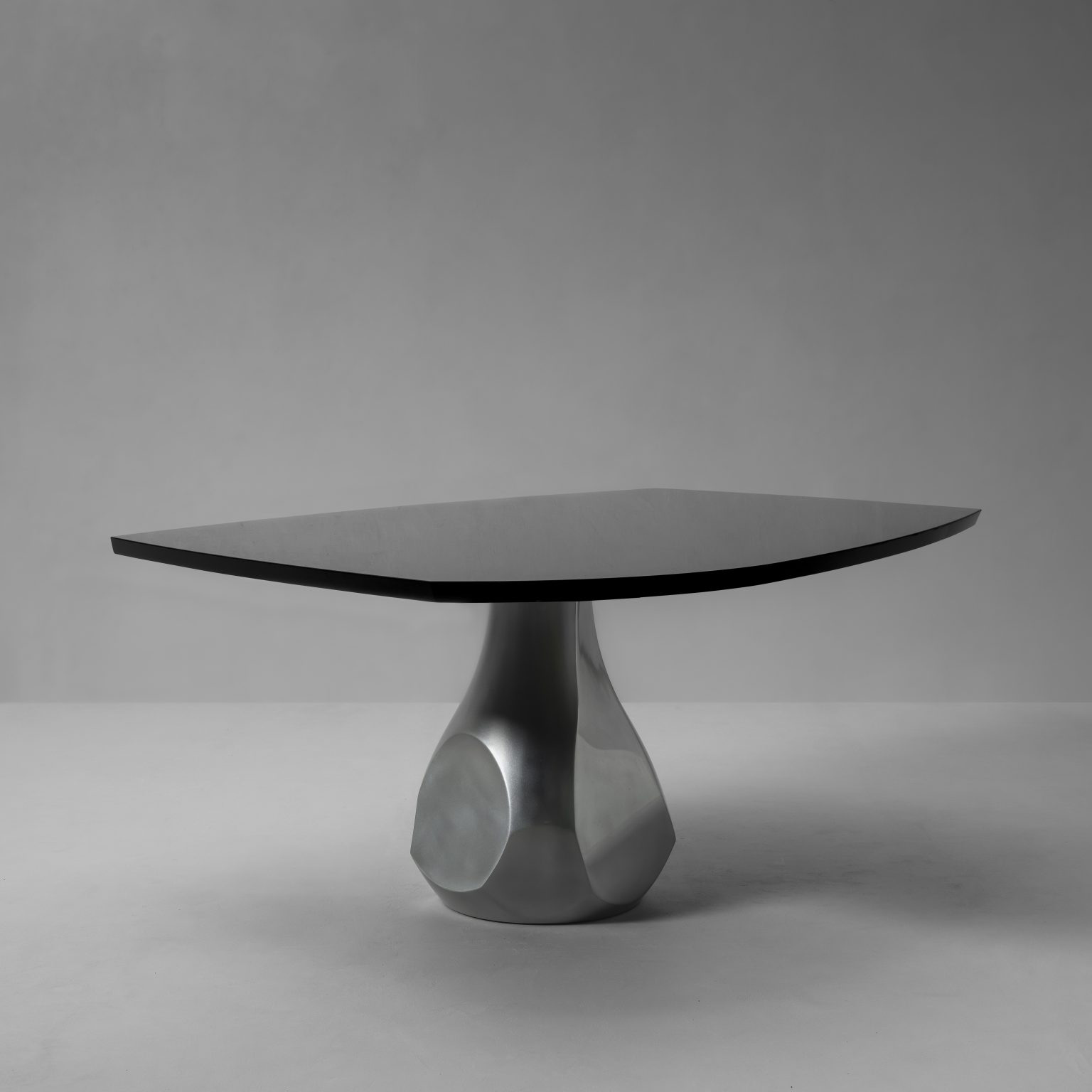 Pukalu Dining Table