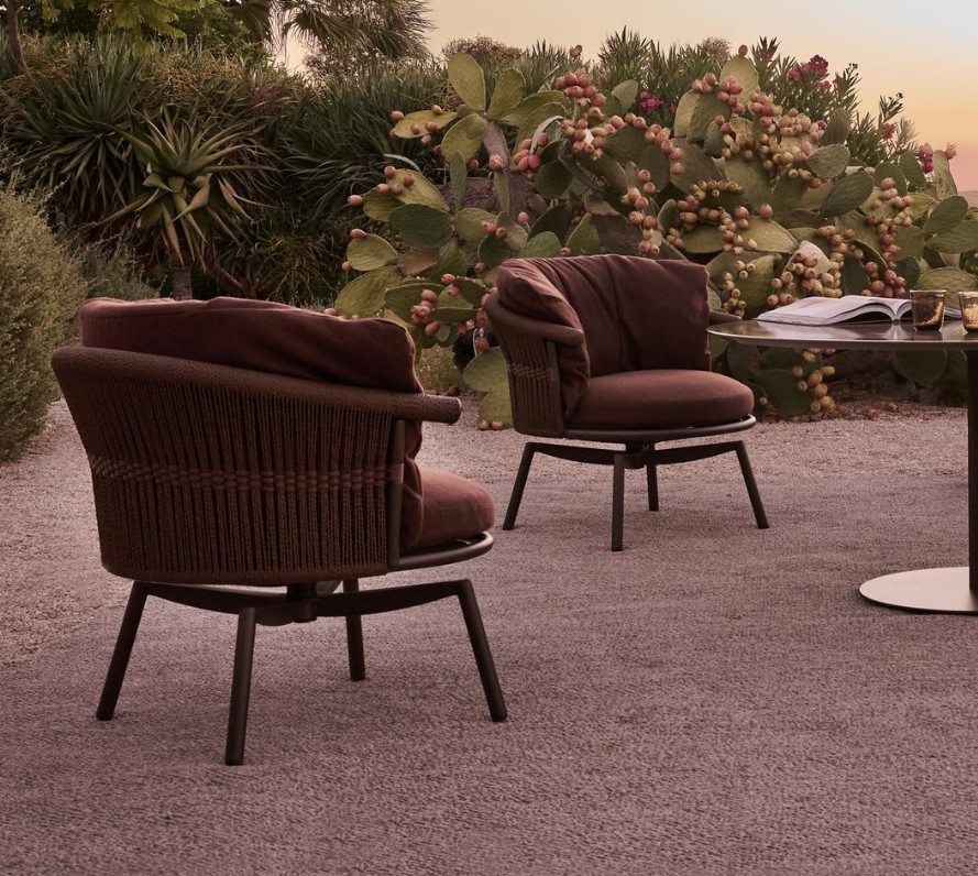 Cesta Swivel Lounge Chair