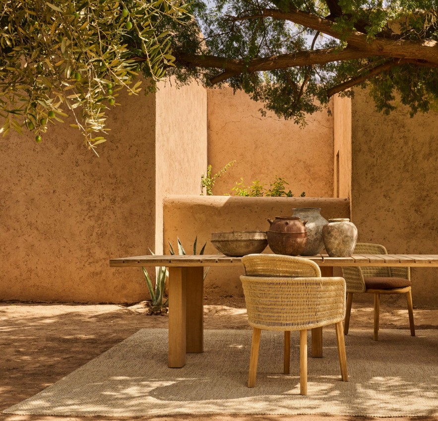 Suro Dining Table